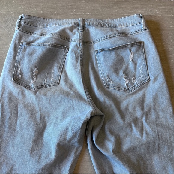 Relaxed Light Blue Distressed Jeans - Picture 5 of 7